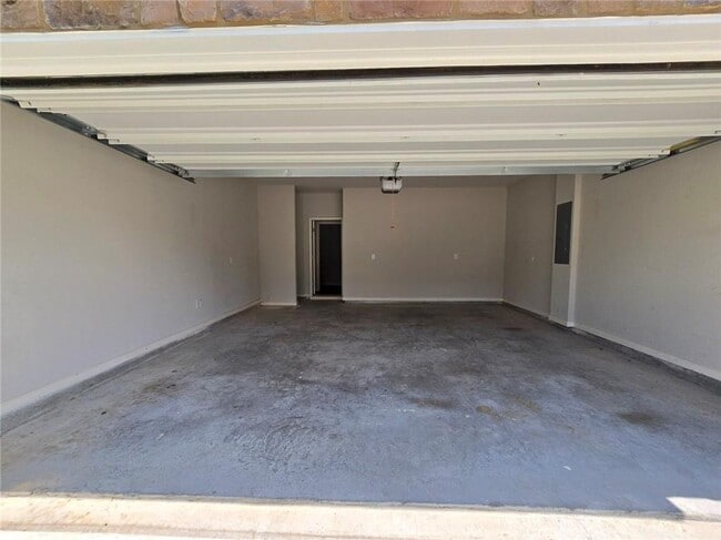 Building Photo - 121 Valimar Dr
