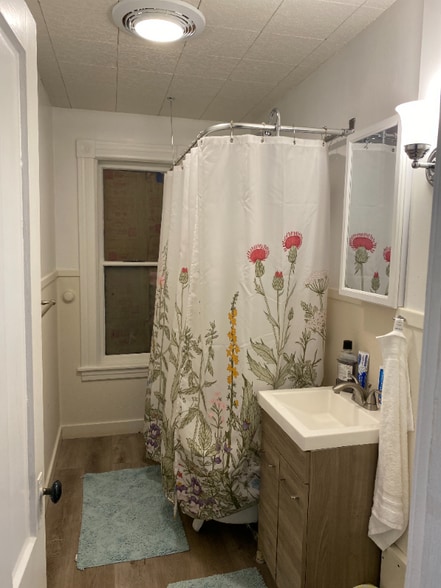 Building Photo - 6 Almont Ave