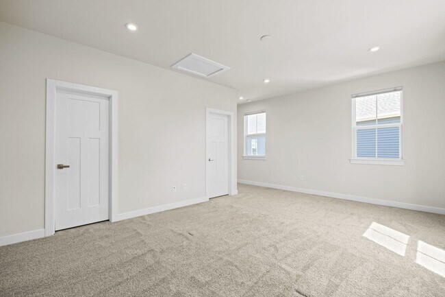 Building Photo - Beautiful 5 Bedroom Home with Attached In-...