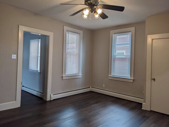 Building Photo - 329 N 2nd St