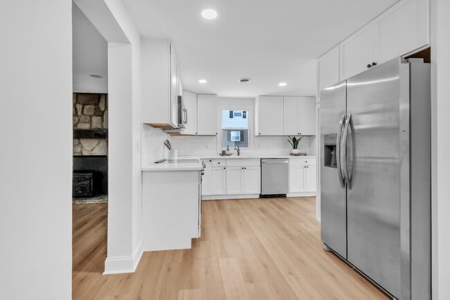 Building Photo - 211 Della Ln