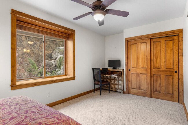Building Photo - 2137 Overlook Dr