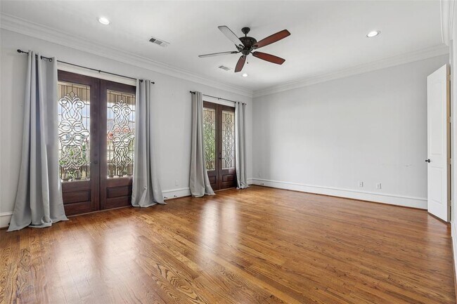 Building Photo - 5533 Navarro St