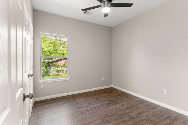 Building Photo - 5307 Groveton St
