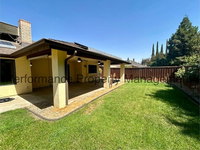 Building Photo - Charming 3 Bed/2 Bath in Porterville w/ RBP & $0 Deposit Option