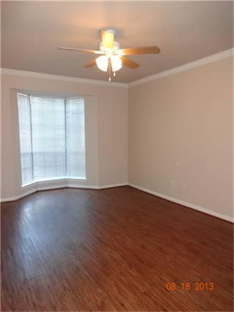 Building Photo - 2255 Braeswood Park Dr