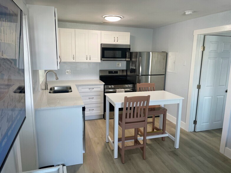 Building Photo - 13535 Boca Ciega Ave