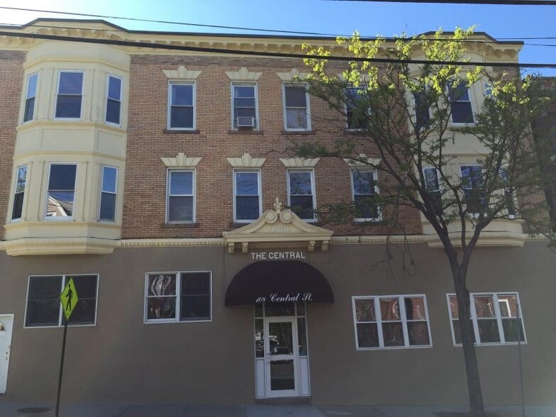 Building Photo - 106 Central St