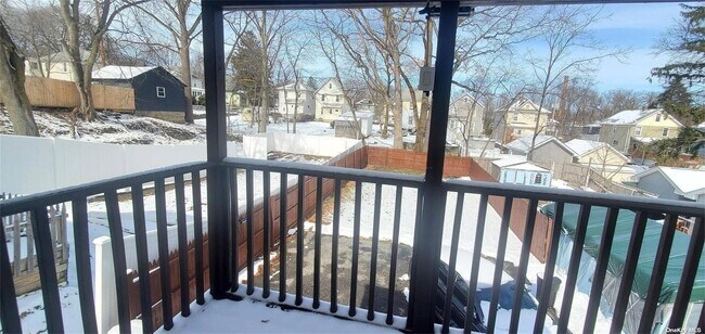 Building Photo - 42 Poplar St