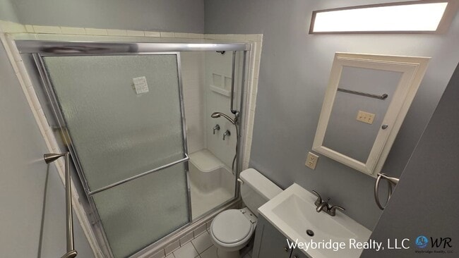 Building Photo - Conveniently Located 2 Bedroom 1 Bath Hous...