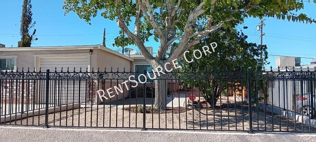 Building Photo - 4 Bedroom Home for Rent in Barstow