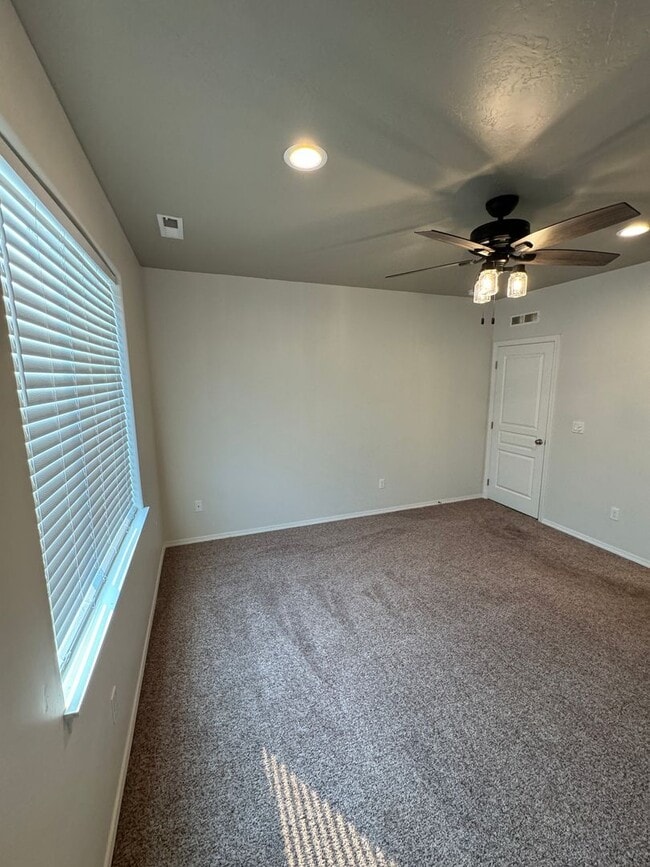 Building Photo - Charming 3-bedroom, 2-bathroom home locate...