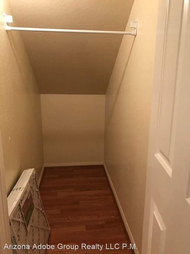 Building Photo - 2 br, 2 bath House - 511 S. Sawmill Gardens