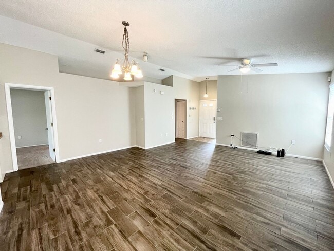Building Photo - Two bedroom and two bathroom house with ac...