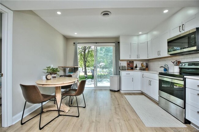 Building Photo - 42 Barberry Rd