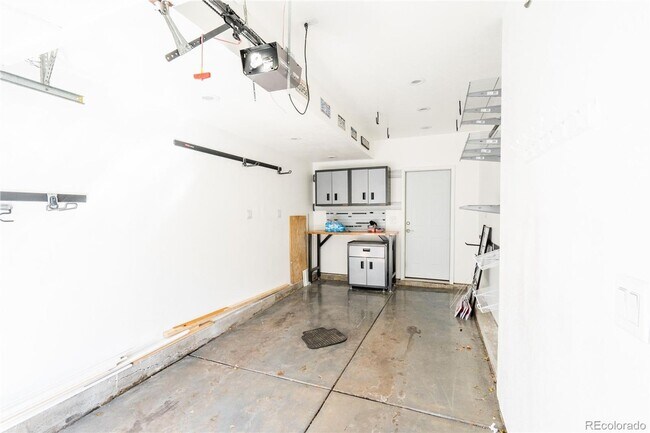 Building Photo - Beautiful Two Bedroom Two Bath Townhome in Indian Creek