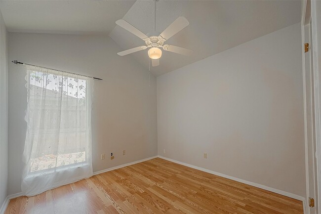 Building Photo - 1006 Melford Ave
