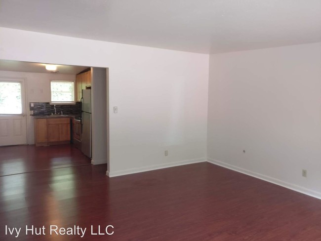 Building Photo - 1011 S Kent des Moines Rd