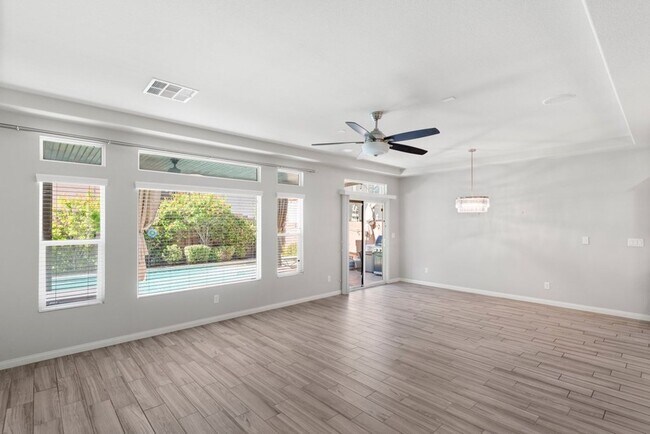 Building Photo - Beautiful 4 Bed 2.5 Bath Home Jones and Wa...