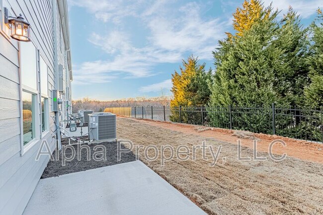 Building Photo - 212 Round Back Way