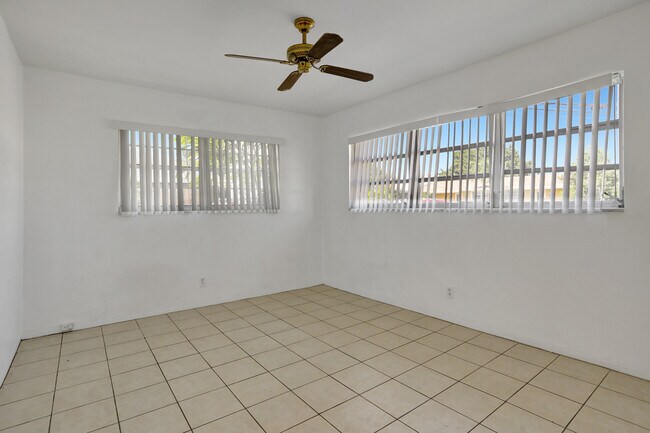 Building Photo - 5951 NE 18th Ave