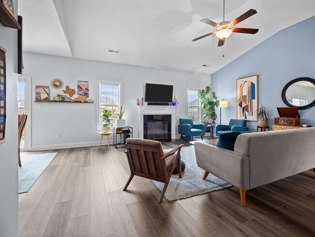 Building Photo - 239 Sailor St