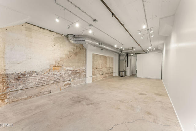 Building Photo - 530 S Hewitt St