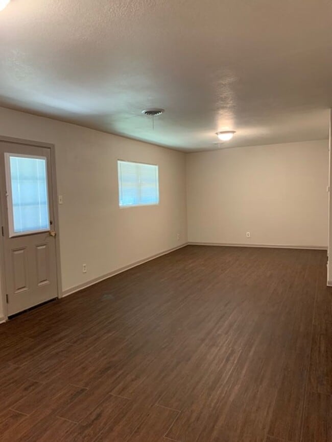 Building Photo - 1400 Glendale St