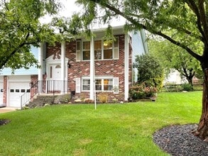 Building Photo - 2 Clipstone Ct