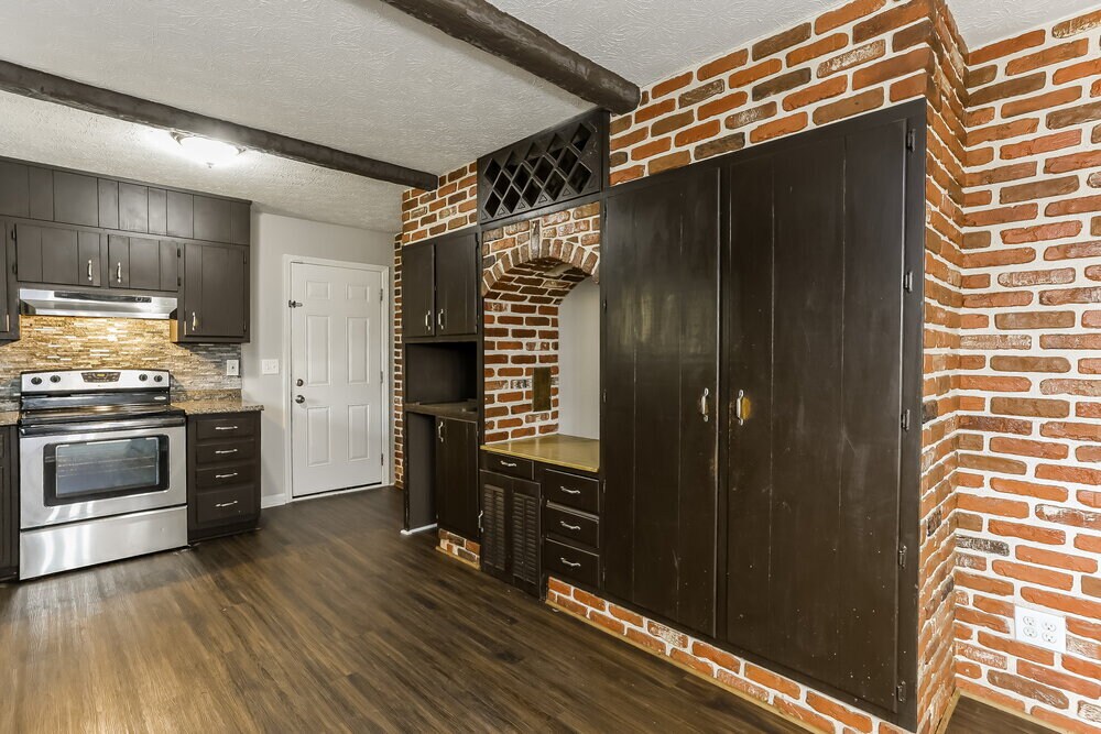 Building Photo - 446 Wexwood Dr