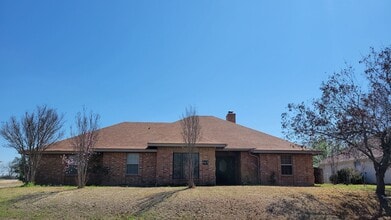 Building Photo - Coming Soon!!  3/2/2 - Fireplace - Private Yard with great back views