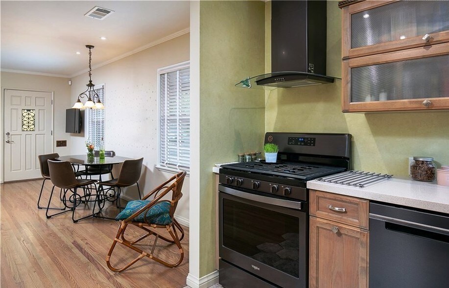 Stove - 909 N Santa Anita Ave