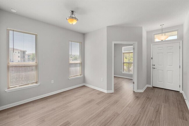Building Photo - 700 Fortrose Ter