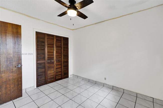 Building Photo - 5551 SW 57th St