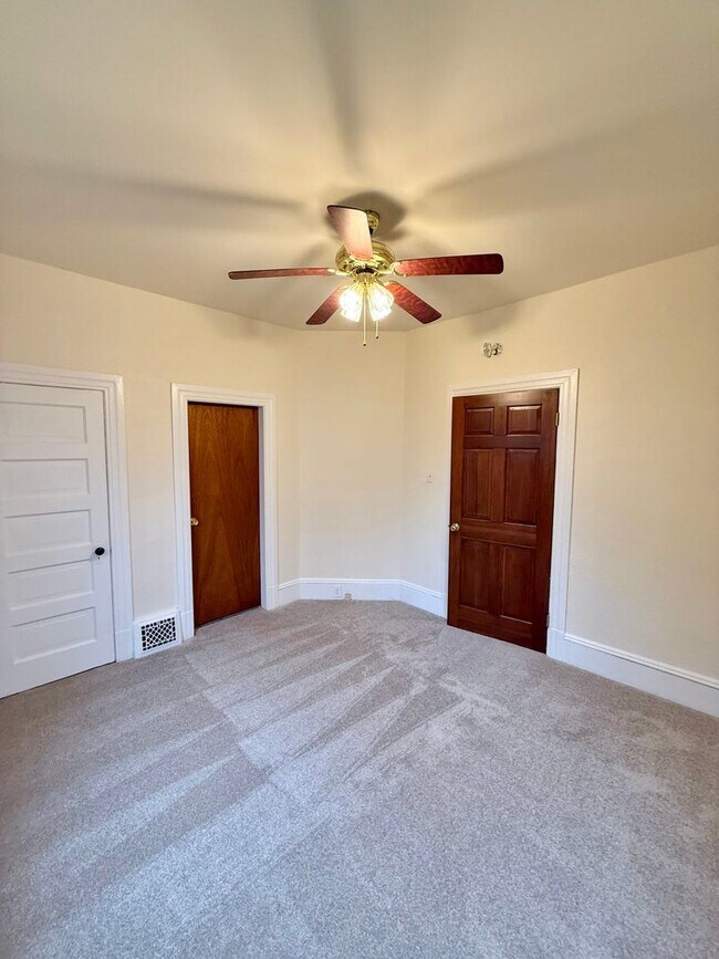 Building Photo - Charming 5-Bedroom Central District Home