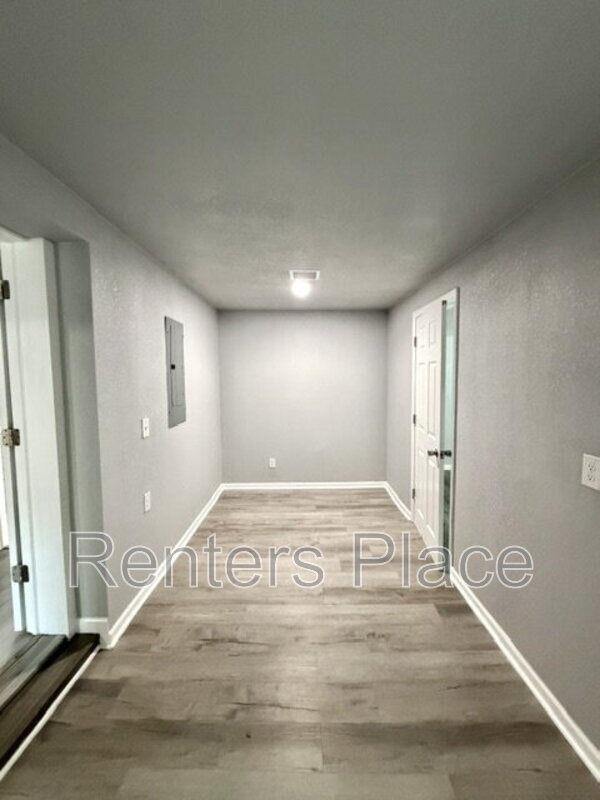 Building Photo - 517 S 40th W Ave
