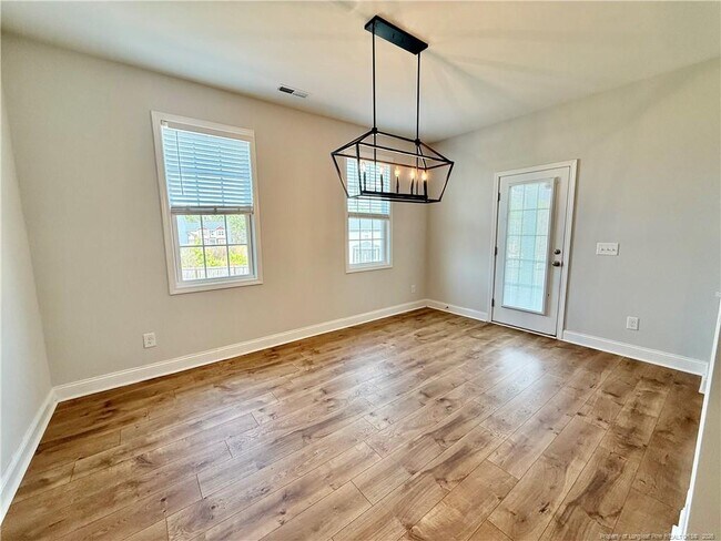 Building Photo - 155 Silk Oak Dr