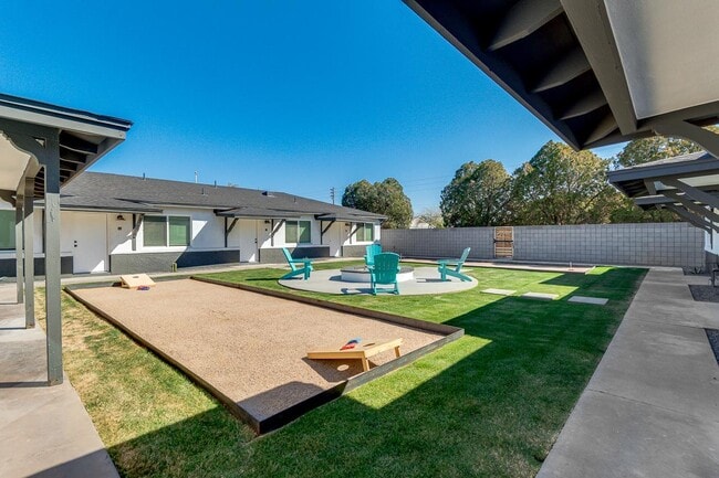 Building Photo - 2512 E Thomas Rd