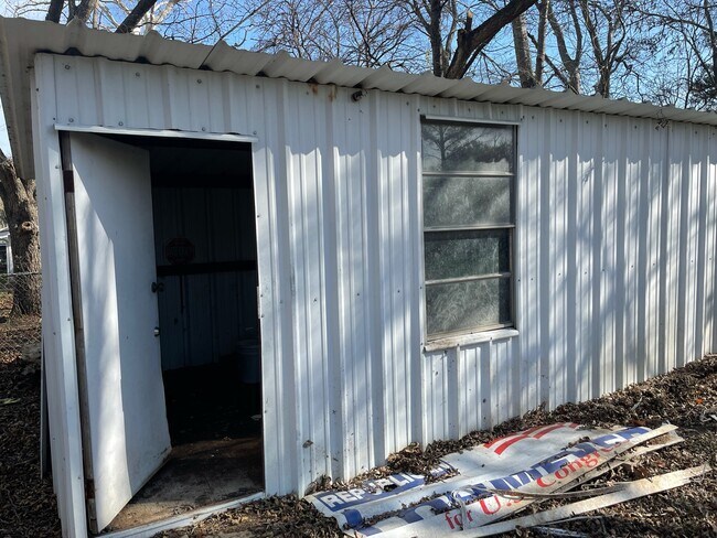 Building Photo - 613 S Andrews Ave