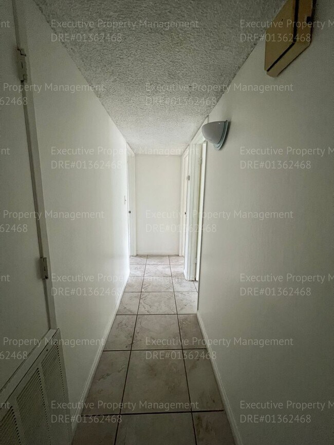 Building Photo - 3 bedroom/ 2 bathroom home located near New Stine Rd/ Wilson Rd