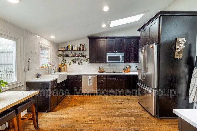 Building Photo - 625 Luttrell St