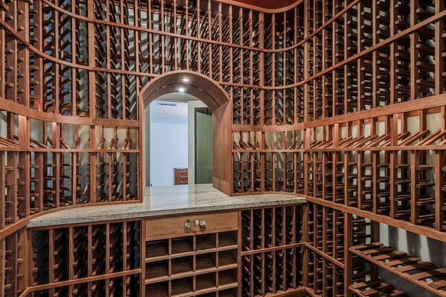 Building Photo - 2510 Skyfarm Dr