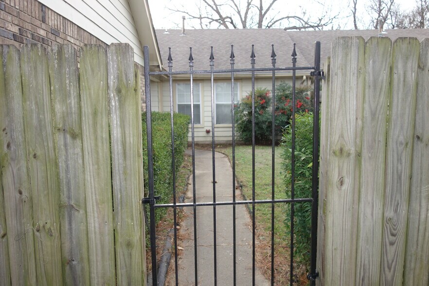 Gated Front Garden - 6656 S Utica Pl