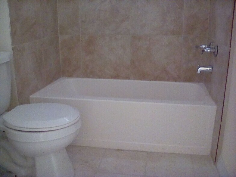2nd Bathroom - 560 Fleetwood St