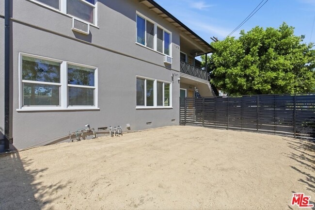 Building Photo - 11671 Chandler Blvd