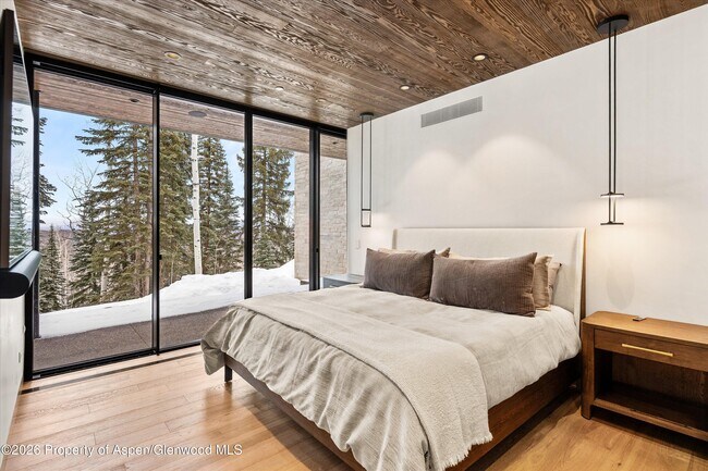 Building Photo - 99 Forest Ln