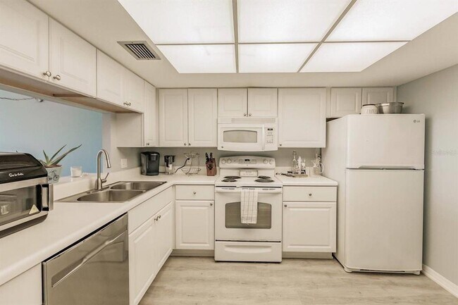 Building Photo - 1255 E Peppertree Dr