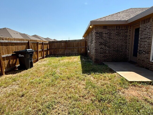 Building Photo - Spacious 3-Bedroom Duplex with Open Living Areas!