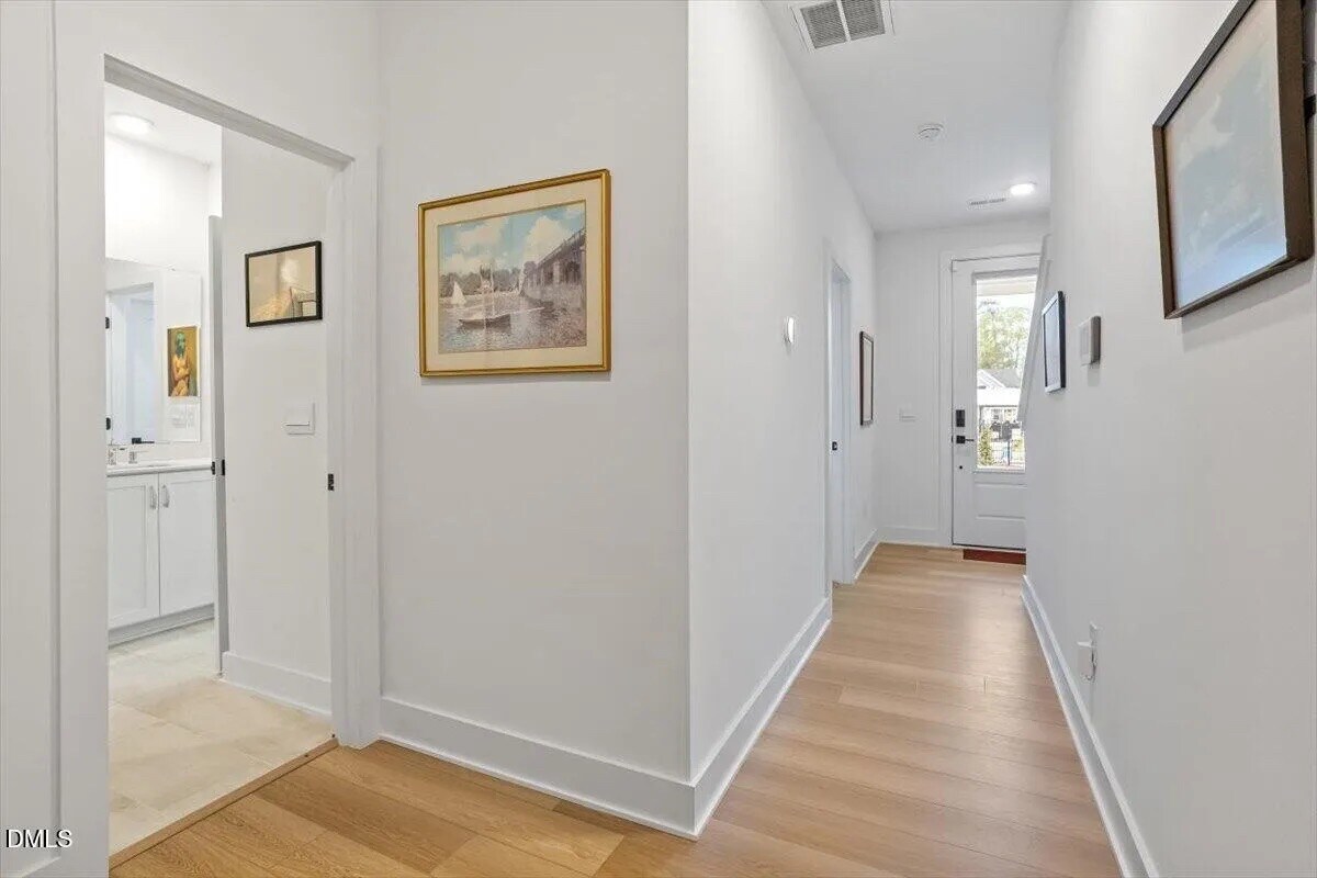 Building Photo - Room in Townhome on Billingshurst Wy