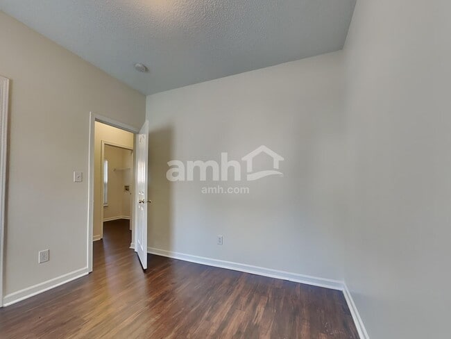Building Photo - 6043 Shining Oak Ln